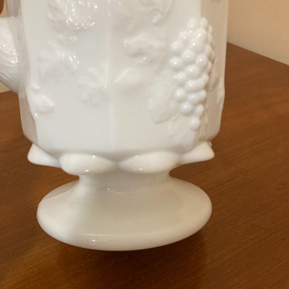 Vintage Milk Glass Pitcher Westmoreland 9" Vines Grape - Picture 5 of 6